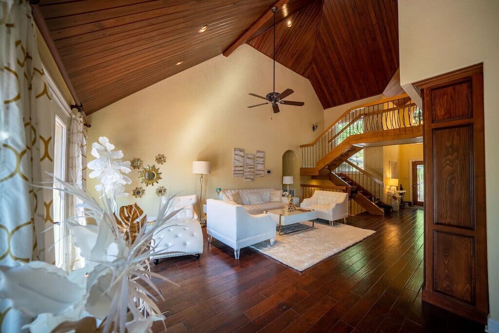The Grand Hamilton Retreat | Lake Front