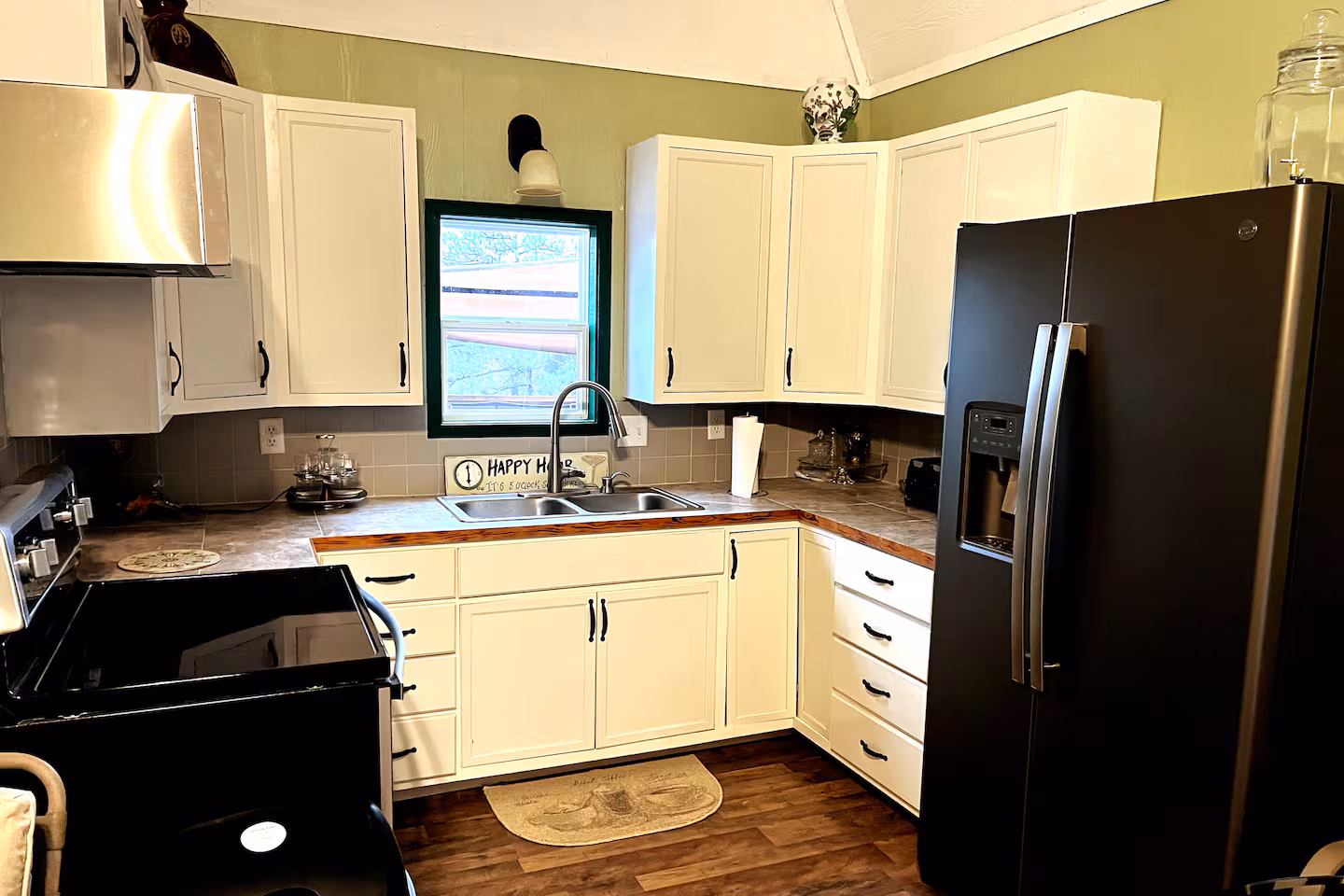 The Redbud at Hamilton Cove | Cabin Seventeen | Pet Friendly